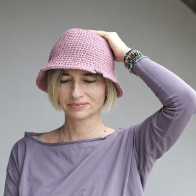 Bucket hat zgaszony róż