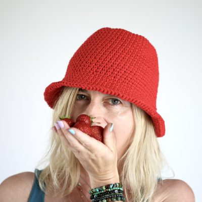 Bucket hat czerwony
