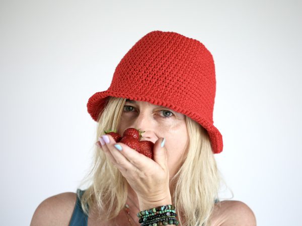 Bucket hat czerwony