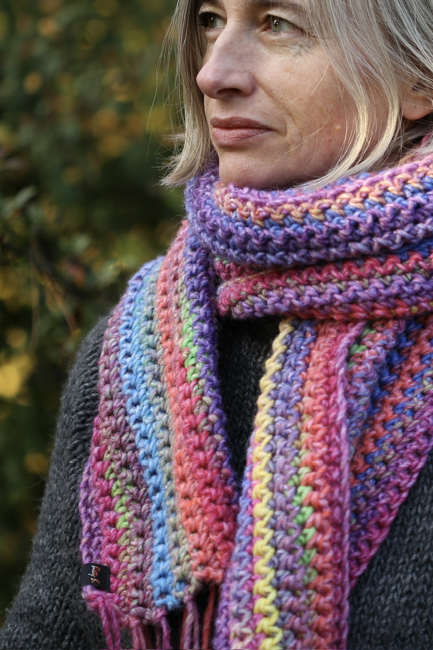 teczowy-szalik-z-fredzlami